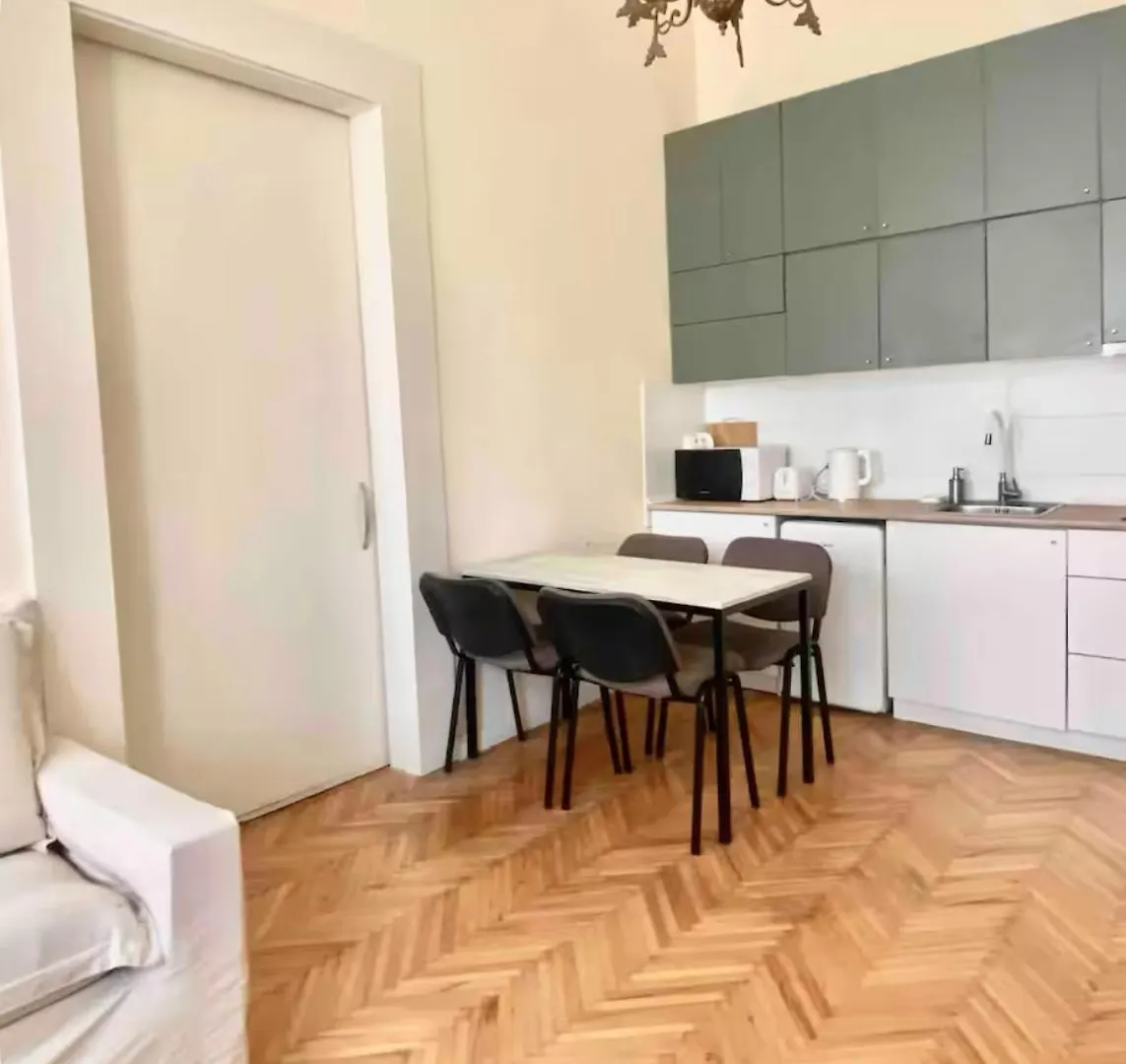 Apartment With A Balcony In Antique Building Tbilisi Georgia